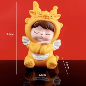 Tượng nhựa em bé rồng vàng-tay chạm má.