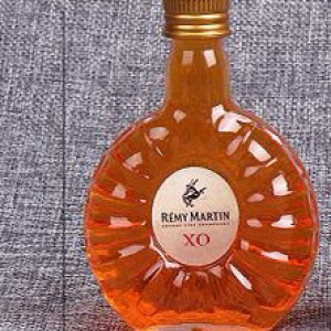 Rượu XO - nhựa có chất lỏng