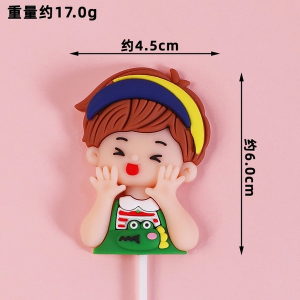 Tượng nhựa dẻo- em bé TRAI áo xanh lá cây