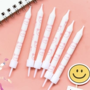 Vỉ 6 cây nến trắng (in hình gấu đỏ ở thân nến)