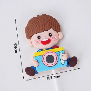 Tượng nhựa dẻo dày-em bé TRAI và máy ảnh