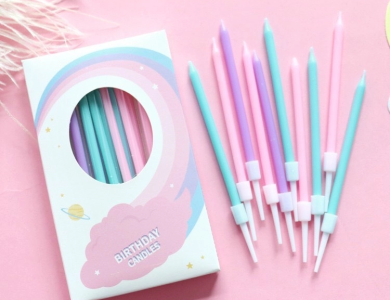 Vỉ nến bút chi sắc màu (gồm 10 cây nến và 3 que diêm)