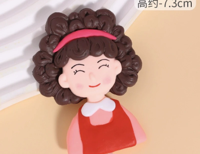 Tượng nhựa dẻo- mẹ áo đỏ tóc xoăn