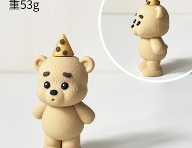 Tượng gấu đứng đội mũ nhựa đẹp-NÂU NHẠT