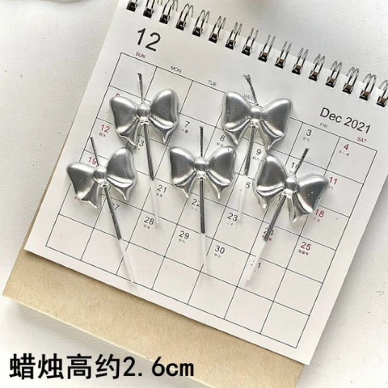 Vỉ 5 cây nến hình nơ màu BẠC