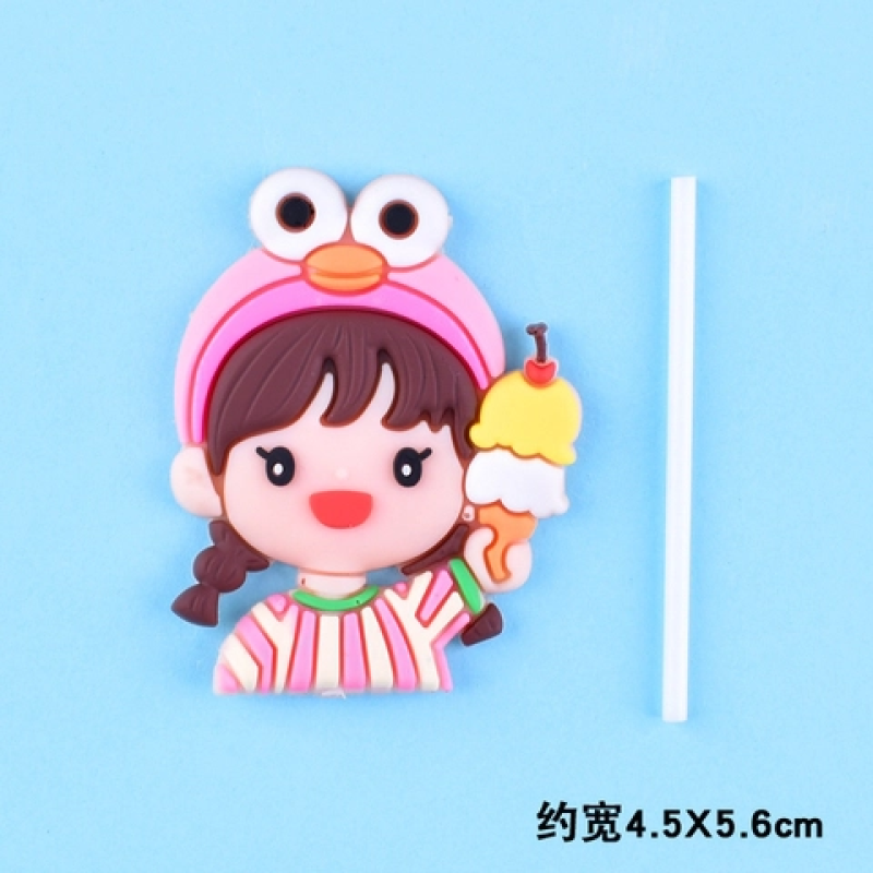 Em bé GÁI đội mũ vịt HỒNG (nhựa dẻo).