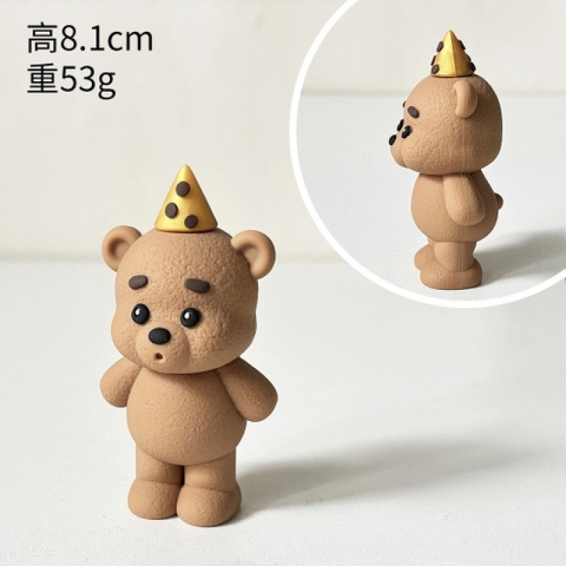 Tượng gấu đứng đội mũ nhựa đẹp-NÂU ĐẬM